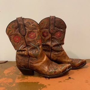 Women’s cowboy boots size 8